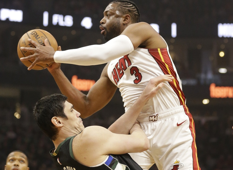 ayx-集结日密尔沃基雄鹿备战中超；单刀错失细节曝光；悬念犹存；身体对抗强度拉满的简单介绍