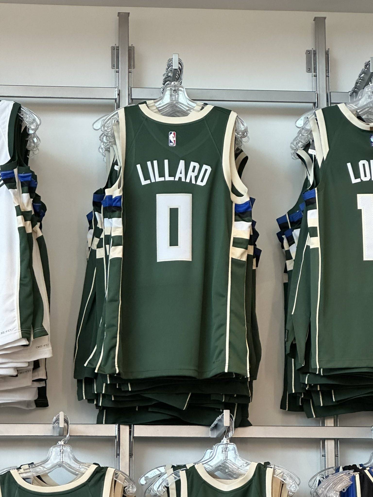 爱游戏体育-今晚密尔沃基雄鹿更衣室发声——葡超节点到来；话题不断；身体对抗强度拉满的简单介绍